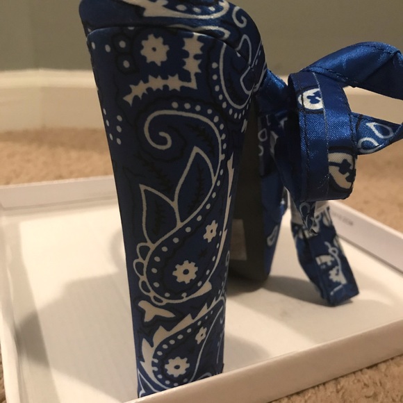 Blue bandana heel - Picture 3 of 5